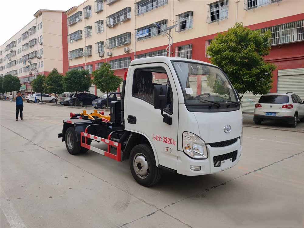 國(guó)六3方 躍進(jìn) 勾臂垃圾車(chē)
