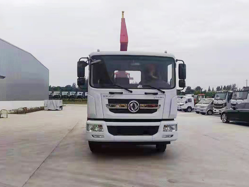 10/12方勾臂垃圾車-東風(fēng)D9