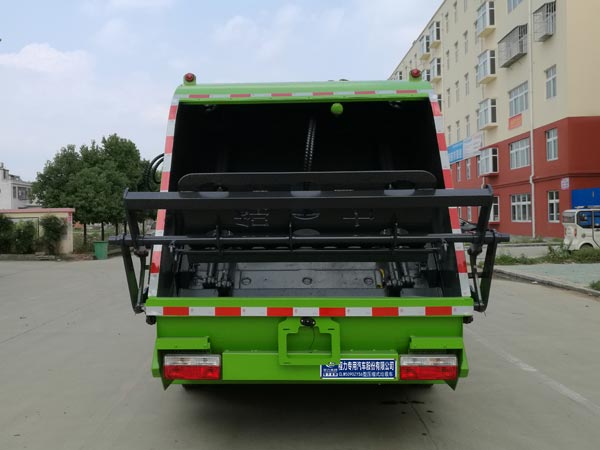 東風(fēng)8方黃牌壓縮式垃圾車(chē)
